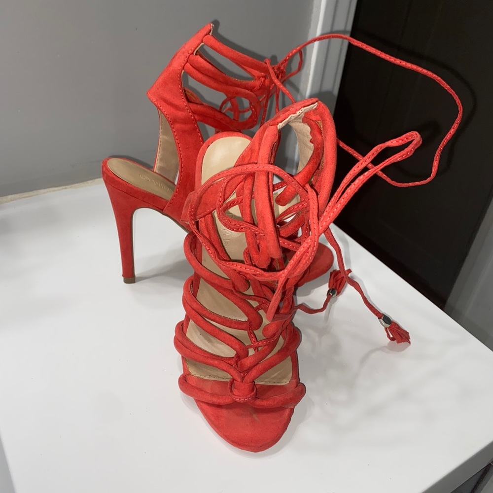 Wild diva lounge heel sandal size 5.5 coral color